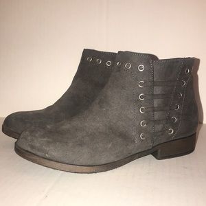 Girls Justice suede booties size 5